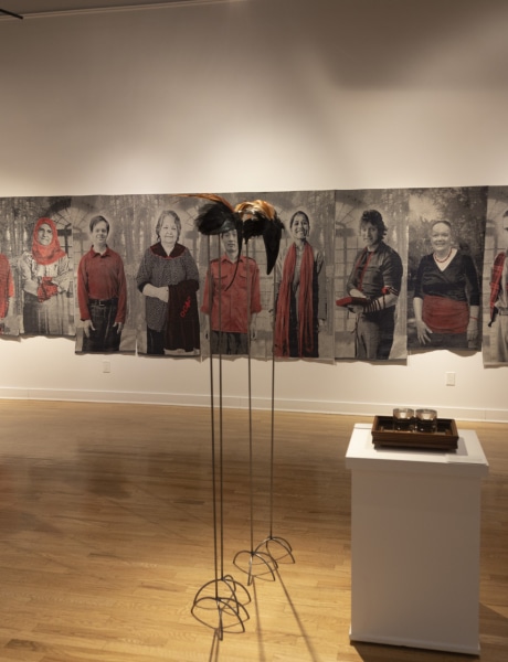 Tapisserie de Louis Bérubé illustrant des personnes