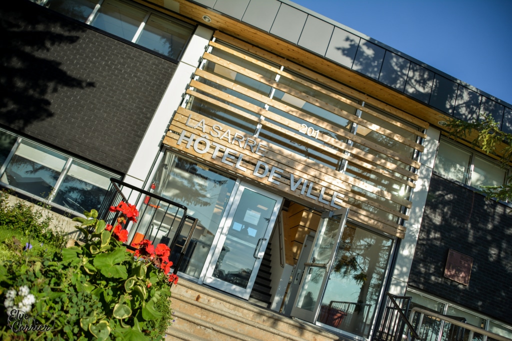 Devant de l'hôtel de Ville de La Sarre